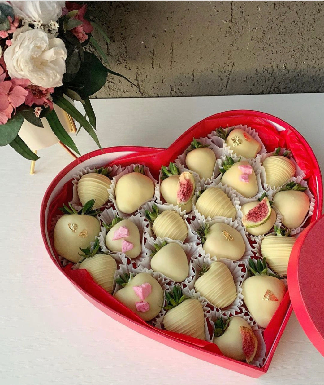 White berry heartbox